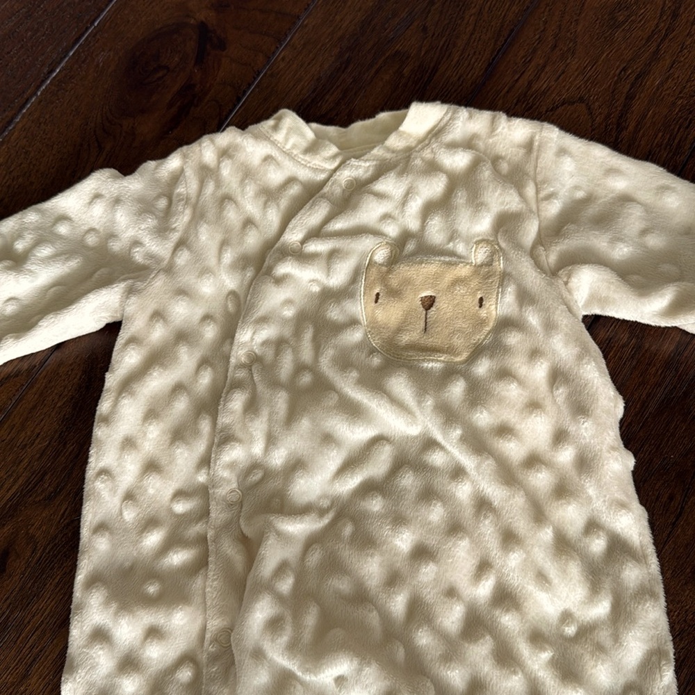 *Gently Worn* Chick Pea Cream Super Soft Textured Velourlike Onesie - 3-6 Months